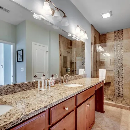 Lovely Volot סן טרופז